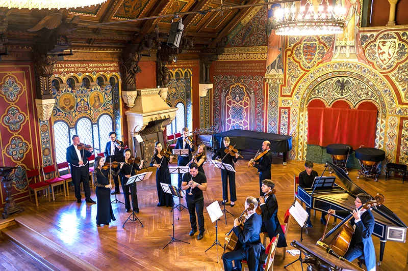 Das Kammerorchester im Festsaal der Wartburg.