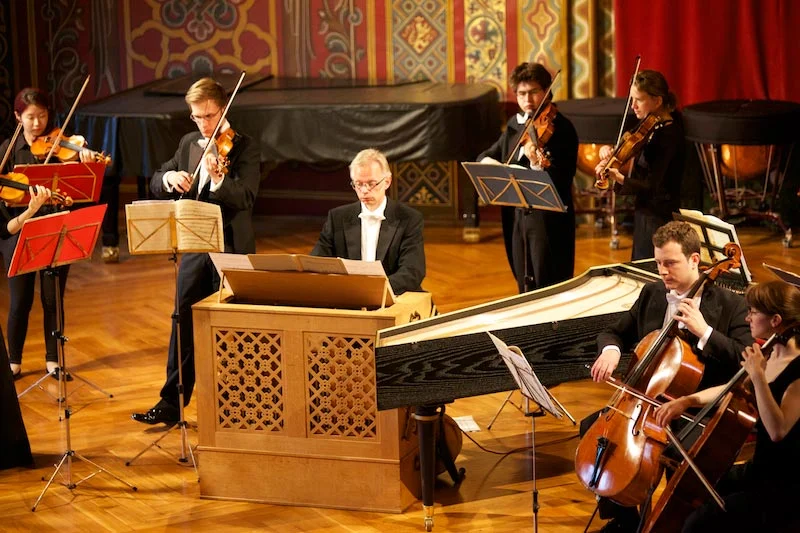 Das Orchester mit Truhenorgel und Cembalo im Festsaal der Wartburg.