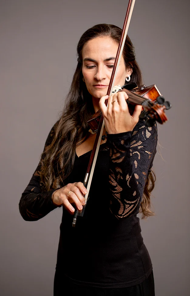 Adeline Ebert mit Violine
