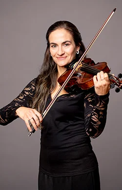 Adeline Ebert mit Violine