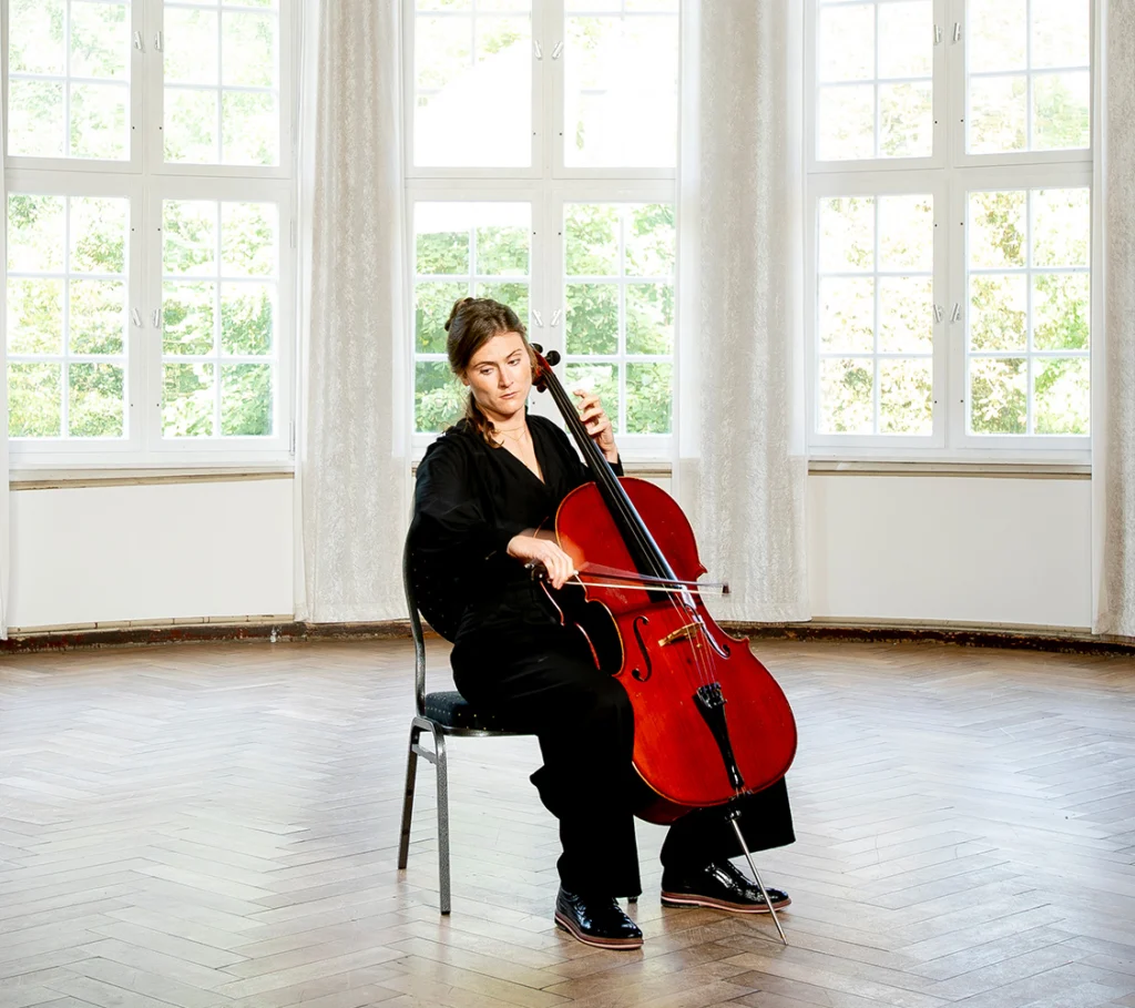 Johanna von Bleichert mit Violoncello