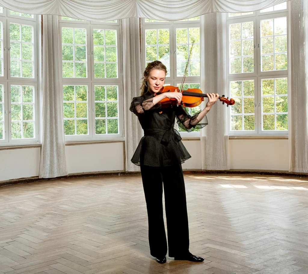 Viktoria Mendzhul mit Viola