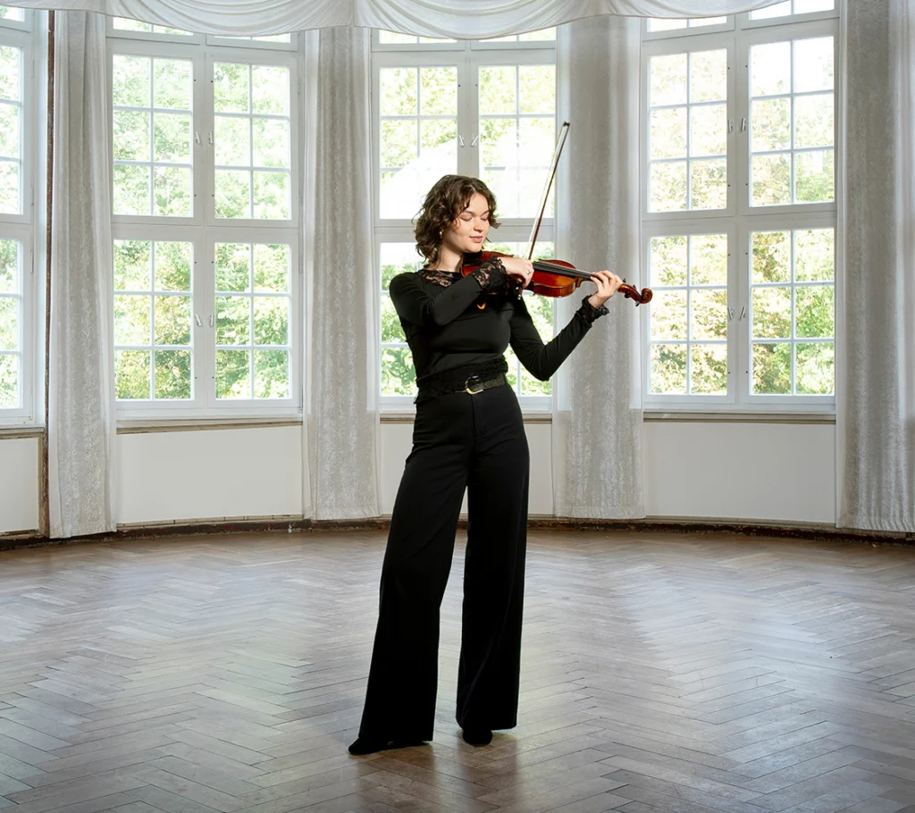 Marie Mrosek mit Violine